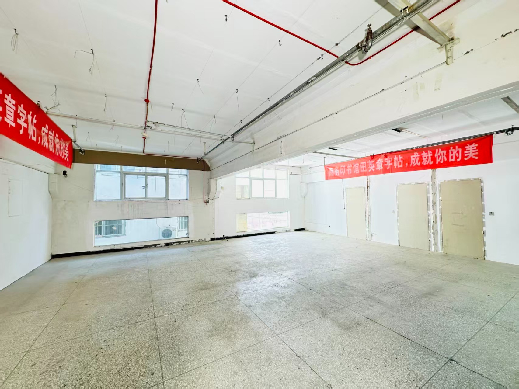 道北六路重点吸引人工智能应用、数字经济、电商直播、智能制造服务、软件开发、科技创新企业及创业团队入驻